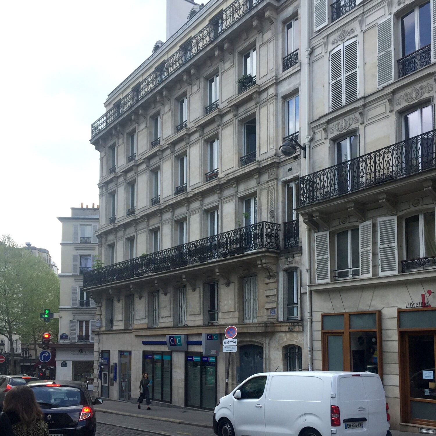 façade Haussmannien d'un immeuble parisien