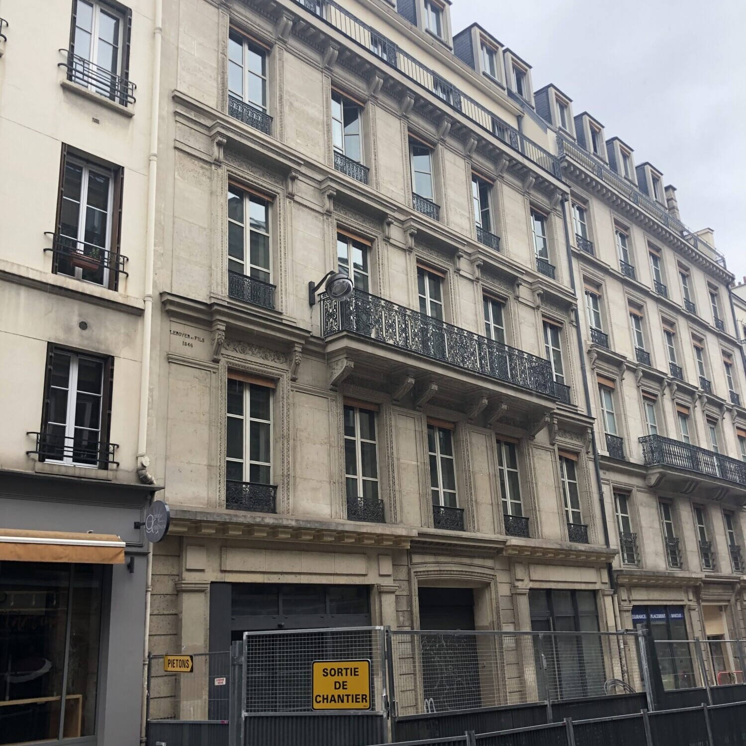 façade Haussmannien d'un immeuble parisien