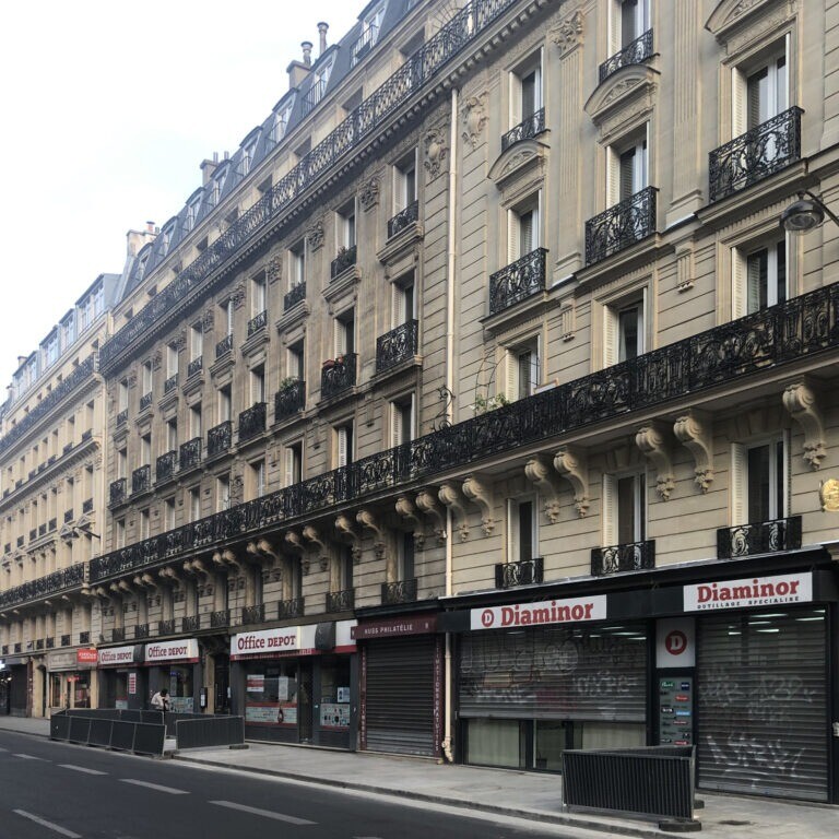 façade Haussmannien d'un immeuble parisien