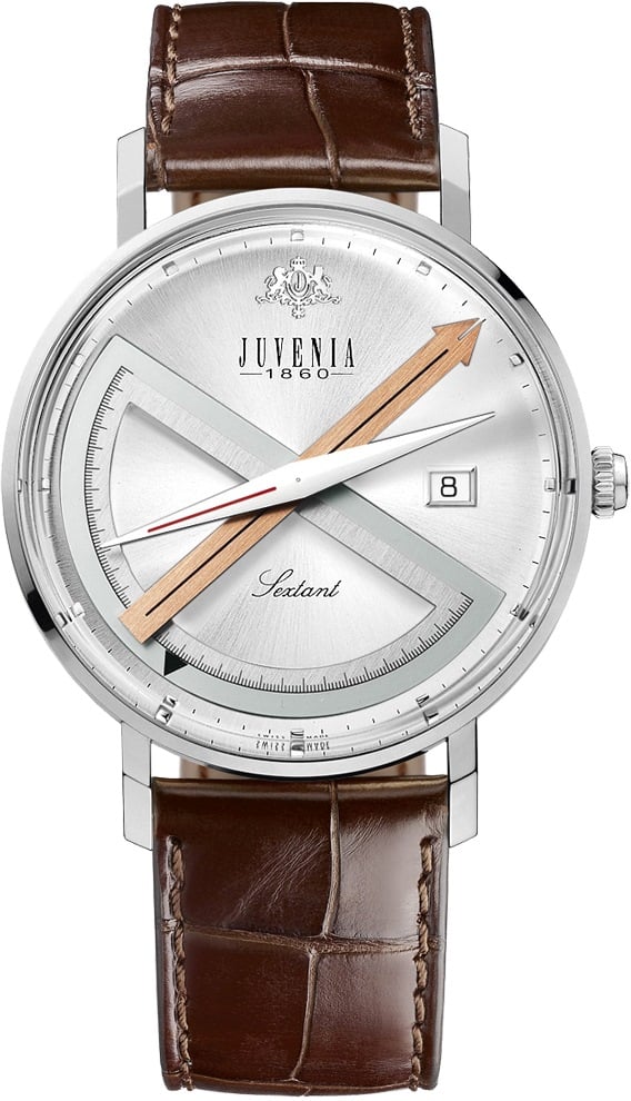 Une montre-bracelet Juvenia 1860 en argent avec un bracelet en cuir brun, un affichage de la date et des aiguilles triangulaires distinctives pour les heures et les minutes sur un cadran texturé.
